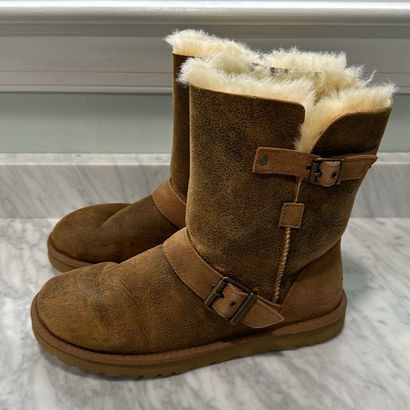 Ugg Dylyn short boot size 9 - Picture 3 of 14